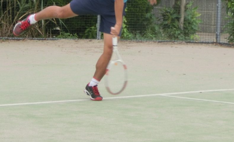 テニス　サーブ